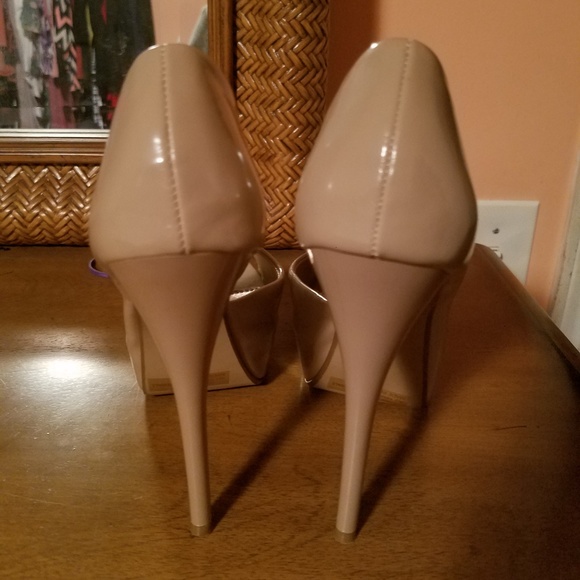 High Heels - Picture 4 of 4